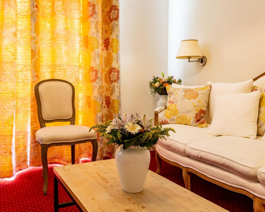Hotel Restaurant Le Centenaire Les Eyzies Dış mekan fotoğraf