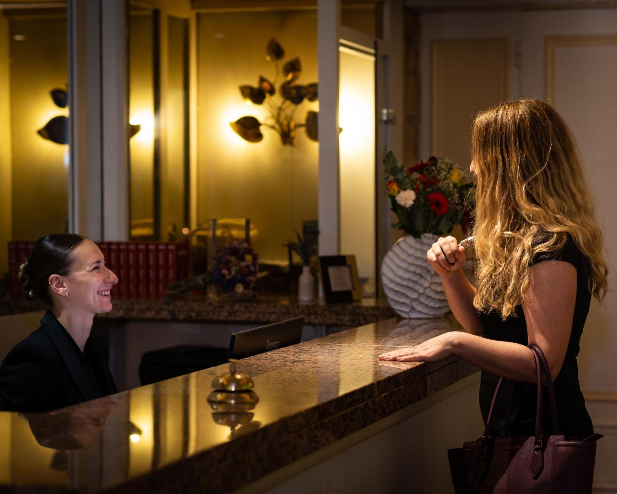 Hotel Restaurant Le Centenaire Les Eyzies Dış mekan fotoğraf